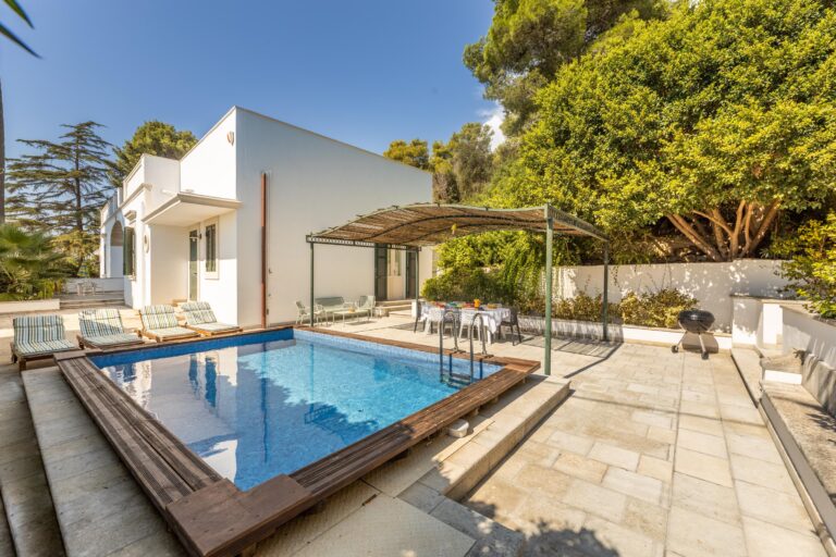 Country pool house